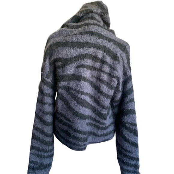 Pink Victoria's Secret Hoodie Animal Print women's size Medium Small - Picture 4 of 7